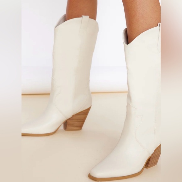 Bellini Shoes - Women's BILLINI Western Claudette Boot in Chalk White Size 6 Display Pair